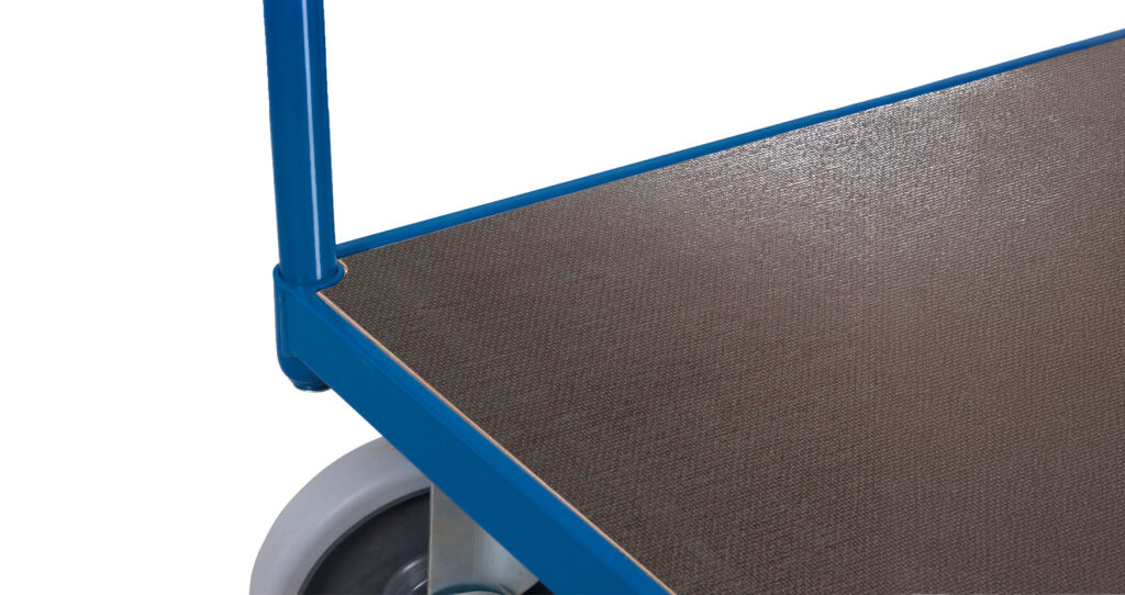 Keurwagen waarvan de bodem van watervast hout is